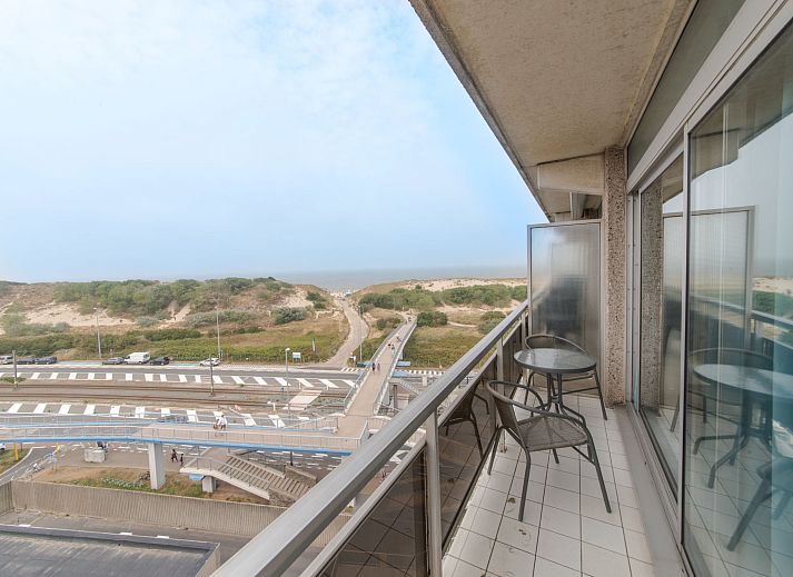 Moderne Kueche im Apartment Studio 806, gelegen in Bredene, Westflandern, Belgien, ideal fuer einen komfortablen Aufenthalt am Meer.