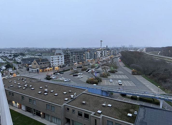 Geniessen Sie den Blick ueber die Duenen vom Balkon des Apartment Studio 806 in Bredene, Westflandern, Belgien.