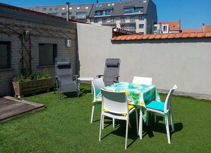 Moderne Kueche im Apartment Casa Bunck, Bredene, Belgien, mit grosszuegigen Arbeitsflaechen und natuerlichem Licht fuer einen angenehmen Aufenthalt.