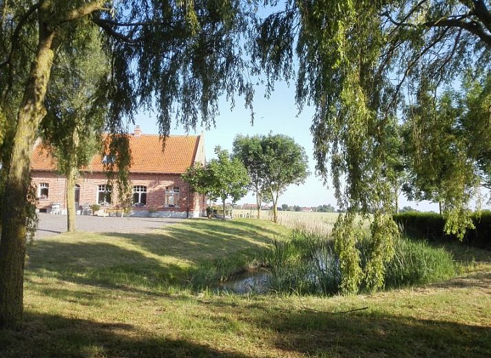 Maracci vacation home in Pervijze with beautiful brick facade and country charm.