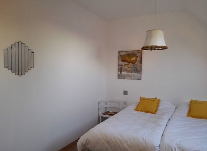 Modern kitchen in Maracci vacation home Pervijze overlooking the garden.