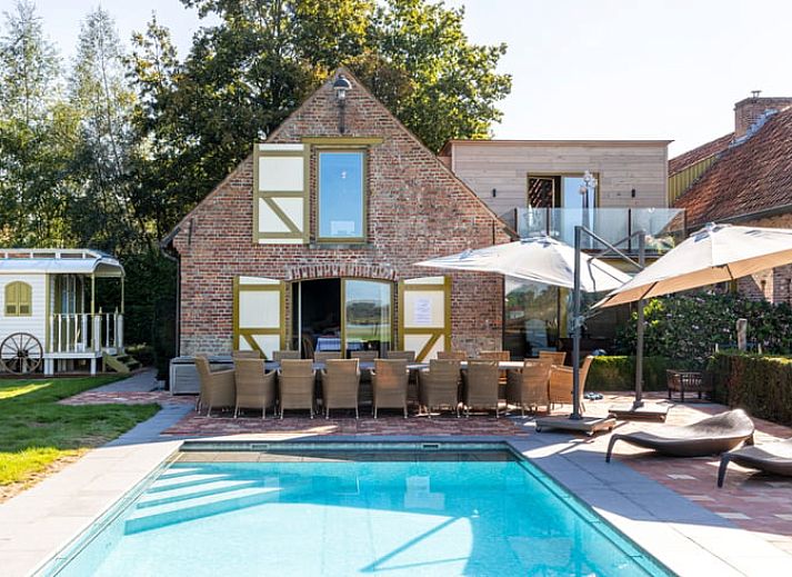 Vacation home in Diksmuide with swimming pool and terrace, ideal for relaxation in West Flanders, Belgium.