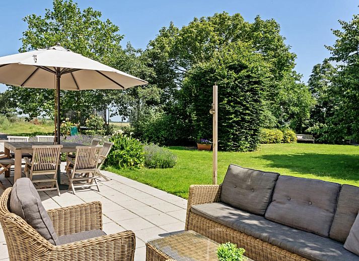 Ontspan in de serene omgeving van vakantiehuis Frontzate in Diksmuide, West-Vlaanderen, met een unieke buitenruimte en sauna.