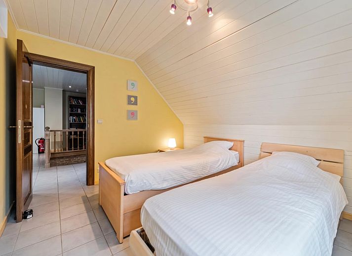 Moderne keuken in vakantiehuis Frontzate in Diksmuide, West-Vlaanderen, Belgie. Stijlvolle inrichting met ruime werkbladen en apparatuur.