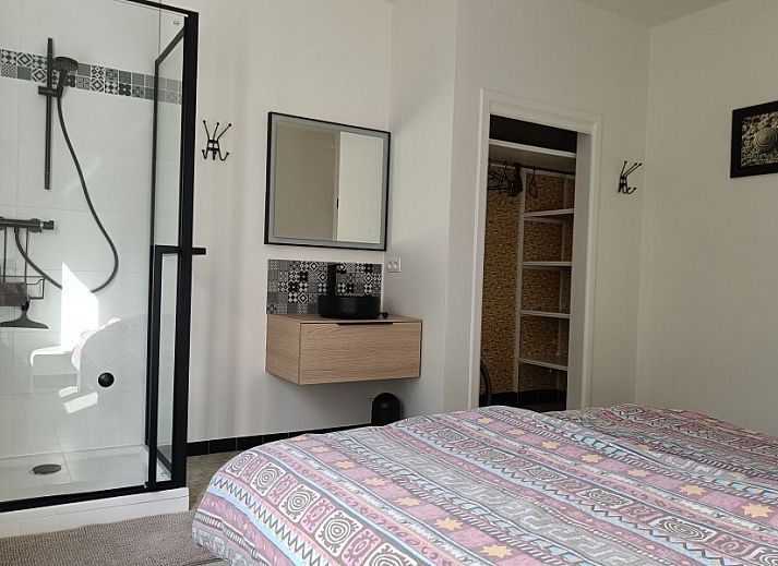 Stylish dining room in Papa's Dream vacation home, Oostduinkerke, with set table and modern furnishings.