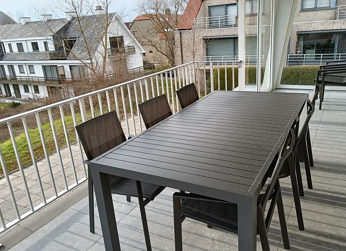 Modern kitchen in Papa's Dream vacation home, Oostduinkerke, overlooking the area in West Flanders.