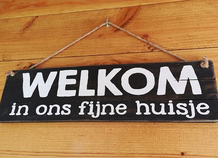 Geniessen Sie die sonnige Veranda im Fisherman's House Caroline in Oostduinkerke, dem idealen Ferienhaus in Westflandern, Belgien.