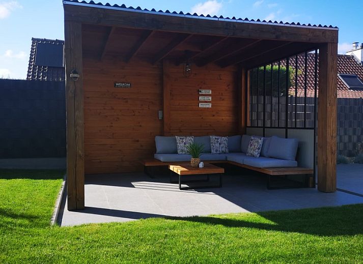 Charmantes Aeusseres des Fisherman's House Caroline, eines einladenden Ferienhauses in Oostduinkerke, Westflandern.