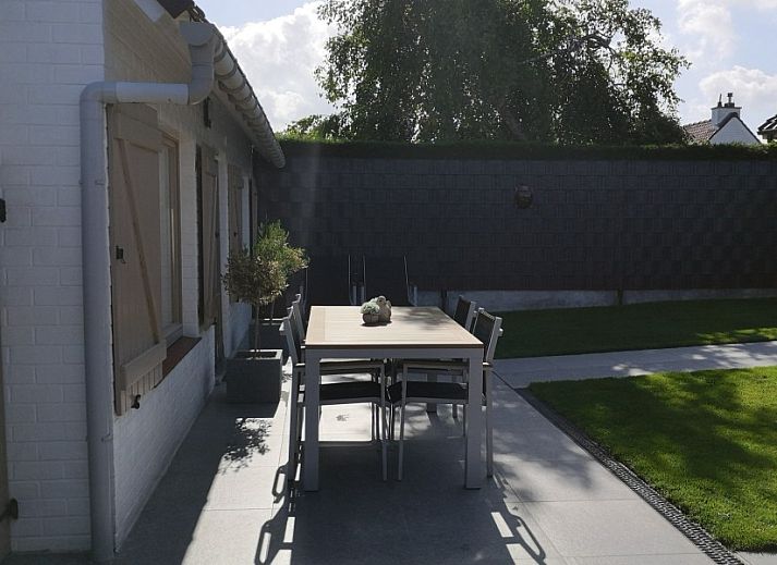 Charmantes Aeusseres des Fisherman's House Caroline, eines einladenden Ferienhauses in Oostduinkerke, Westflandern.