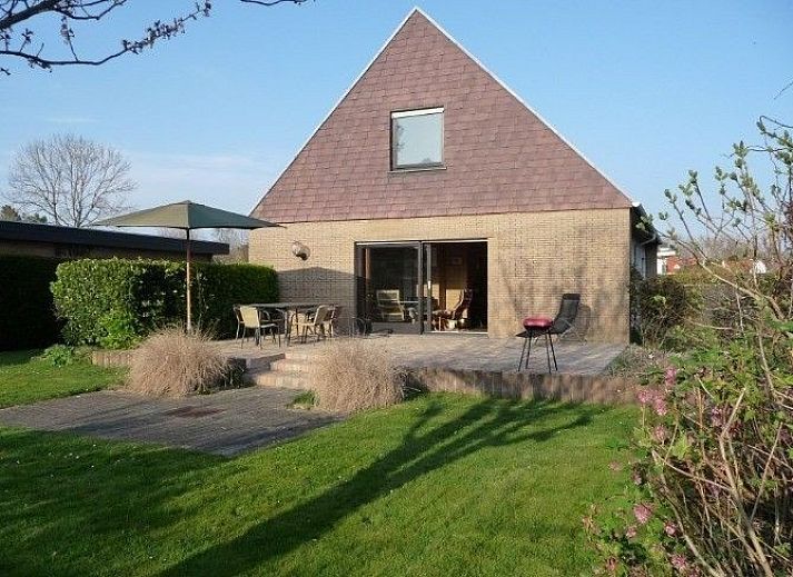 Villa Tijl Uilenspiegel in Oostduinkerke, Ferienhaus mit grosser Terrasse und gruenem Garten in Westflandern, Belgien.