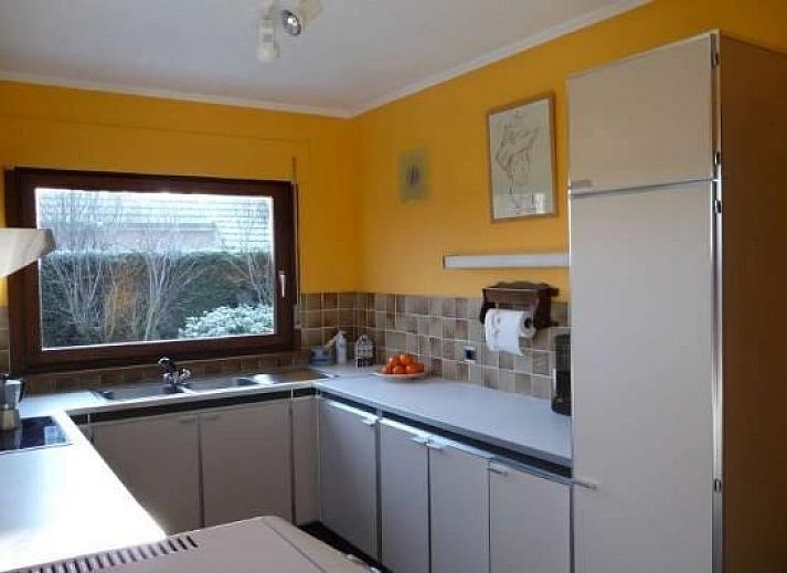 Villa Tijl Uilenspiegel in Oostduinkerke, Ferienhaus mit grosser Terrasse und gruenem Garten in Westflandern, Belgien.