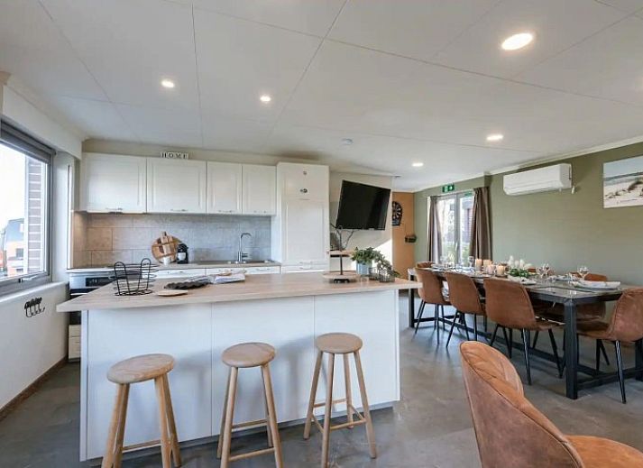 Terrace of Maison du coeur in Oostduinkerke, vacation home with cozy outdoor space in West Flanders, Belgium.