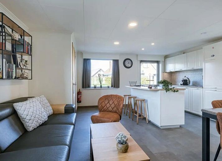 Terrace of Maison du coeur in Oostduinkerke, vacation home with cozy outdoor space in West Flanders, Belgium.