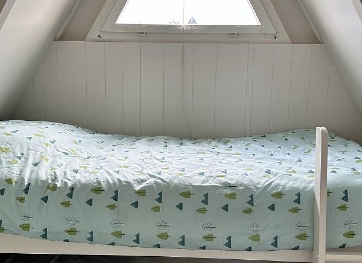 Gezellig terras bij Chalet chez Dune in Oostduinkerke met tuinzicht, ideaal voor ontspanning in West-Vlaanderen, Belgie.