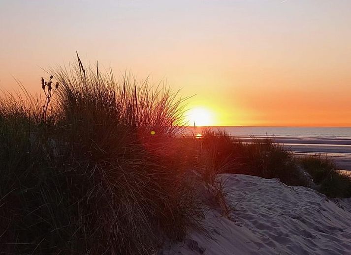 Moderne badkamer in Chalet chez Dune, Oostduinkerke met douche en toilet, comfort in West-Vlaanderen, Belgie.