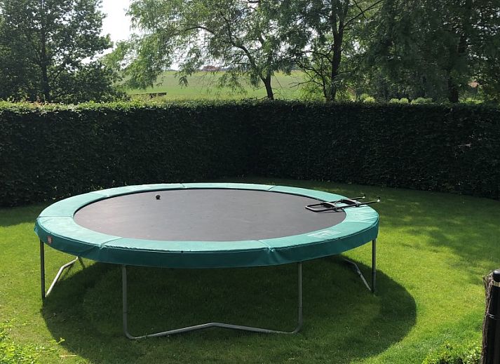 Ruime eetkamer in De Oude Klei, vakantiehuis voor 21 personen in Vlaamse Ardennen.