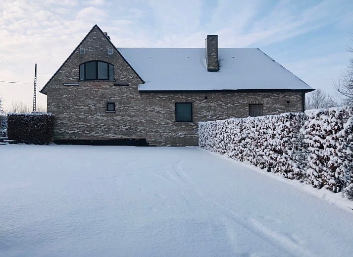 Ruime eetkamer in De Oude Klei, vakantiehuis voor 21 personen in Vlaamse Ardennen.