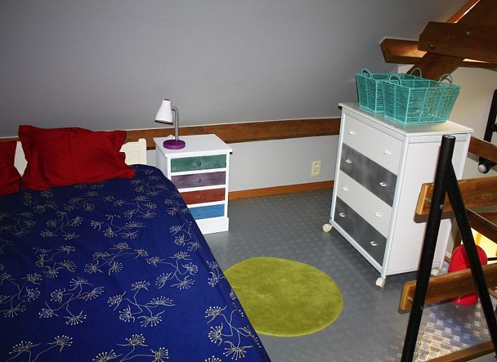 Cozy living room in De Mutsaard vacation home, Flemish Ardennes, with comfortable seating area.