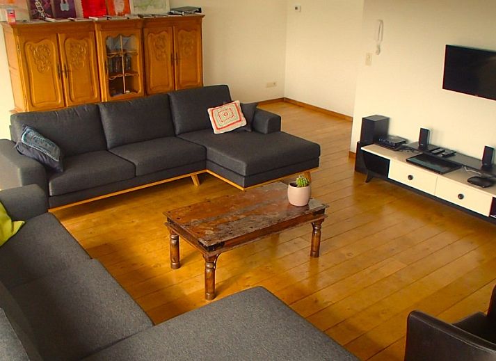 Uitzicht op groene velden rond Vakantiehuis De Rekelberg in Michelbeke, Oost-Vlaanderen