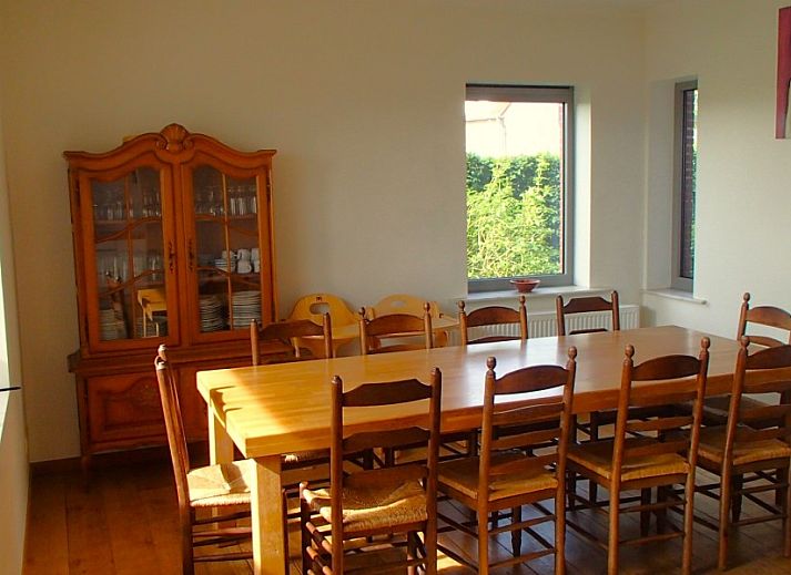 Uitzicht op groene velden rond Vakantiehuis De Rekelberg in Michelbeke, Oost-Vlaanderen