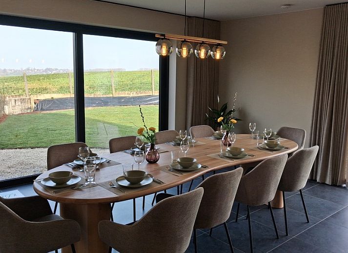 't Laarhuys ***** vakantiehuis in Vlaamse Ardennen, Oost-Vlaanderen met prachtig terras en uitzicht op groene velden.