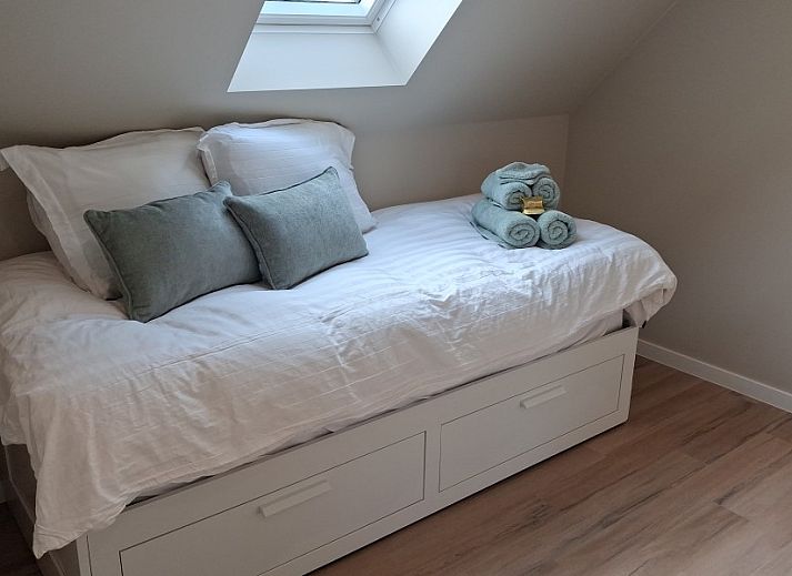 't Laarhuys ***** in Vlaamse Ardennen, Belgie biedt een moderne keuken in een luxe vakantiehuis met prachtig uitzicht op de omgeving.