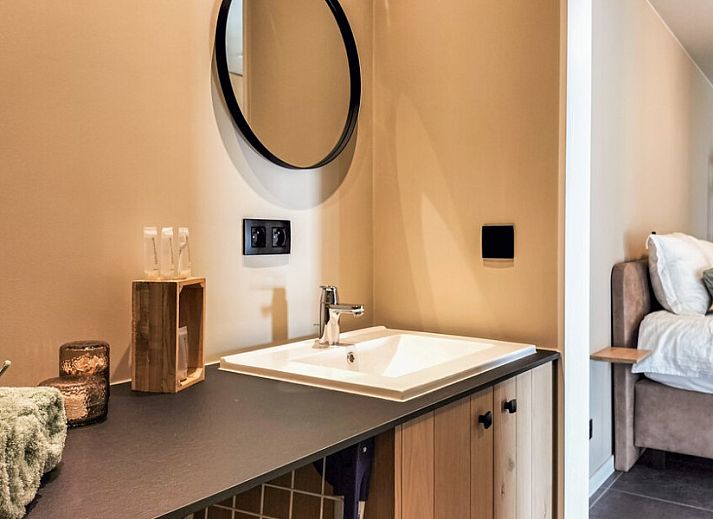 't Laarhuys ***** vakantiehuis in Vlaamse Ardennen, Oost-Vlaanderen, met eetkamer en panoramisch uitzicht op groene omgeving.