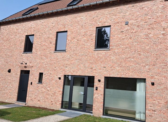 't Laarhuys ***** vakantiehuis in Vlaamse Ardennen, Oost-Vlaanderen, met eetkamer en panoramisch uitzicht op groene omgeving.