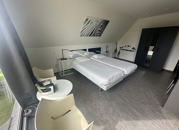 Ontspan in de Vrijstaande woning in Geraardsbergen met een luxe buitenspa en sauna, omringd door de natuur van Oost-Vlaanderen, Belgi.