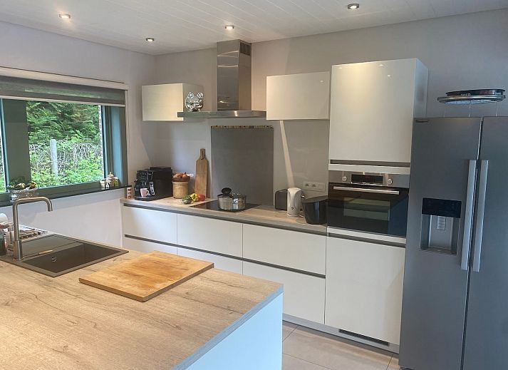 Ontspan in de Vrijstaande woning in Geraardsbergen met een luxe buitenspa en sauna, omringd door de natuur van Oost-Vlaanderen, Belgi.