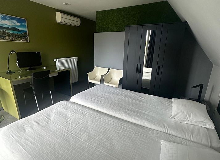 Geniet van het landelijke uitzicht en het zwembad bij de Vrijstaande woning in Geraardsbergen, een vakantiehuis in Oost-Vlaanderen, Belgi.