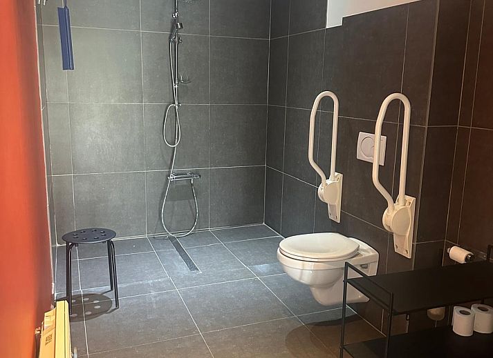 Geniet van het landelijke uitzicht en het zwembad bij de Vrijstaande woning in Geraardsbergen, een vakantiehuis in Oost-Vlaanderen, Belgi.
