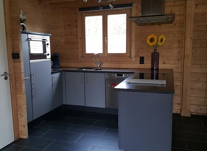 Entspannendes Ferienhaus in Ursel, Ostflandern, mit grosser Terrasse im Gruenen.