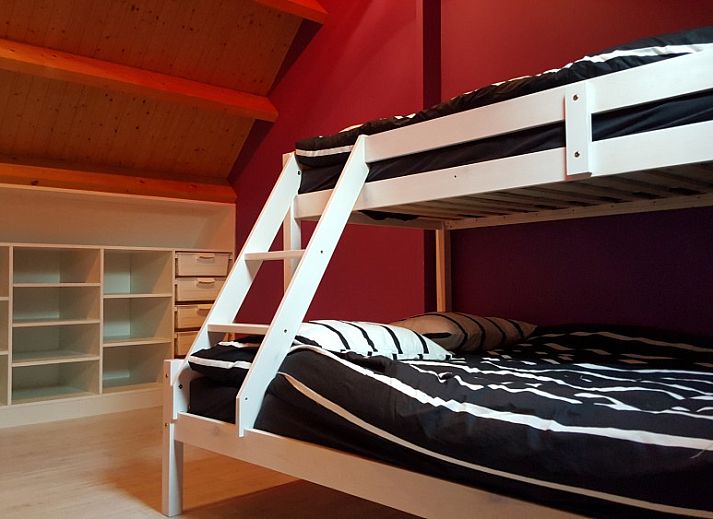 Gemuetliches Esszimmer im Relaxation House, Ferienhaus in Ursel, Ostflandern mit Holzinterieur.