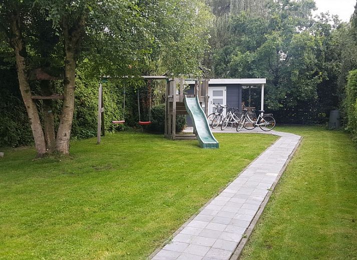 Gemuetliches Esszimmer im Relaxation House, Ferienhaus in Ursel, Ostflandern mit Holzinterieur.