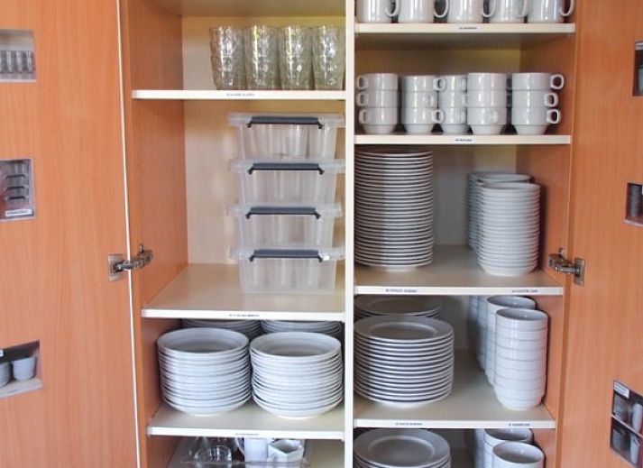 Main entrance to DE KLEPPE vacation accommodation in Brakel, East Flanders with inviting glass doors.