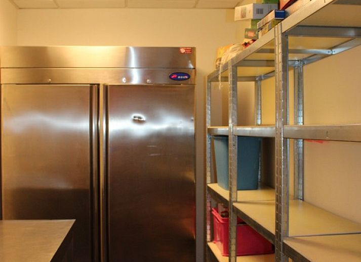 Main entrance to DE KLEPPE vacation accommodation in Brakel, East Flanders with inviting glass doors.