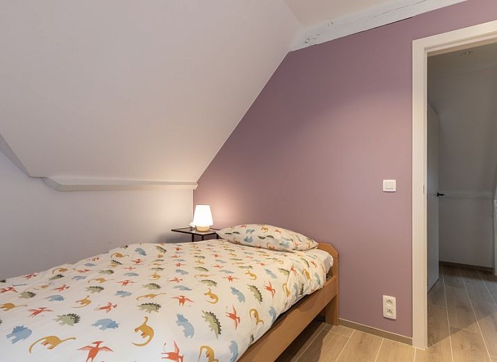 Stijlvolle keuken in Villa Zonnewende, vakantiehuis in Maria-Aalter, Belgie met veel natuurlijke lichtinval.