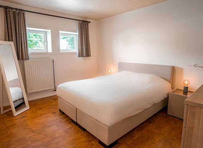 Geniet van het zonnige terras bij Caprice - Maldegem, vakantiehuis in Oost-Vlaanderen, Belgie, omgeven door groene natuur.