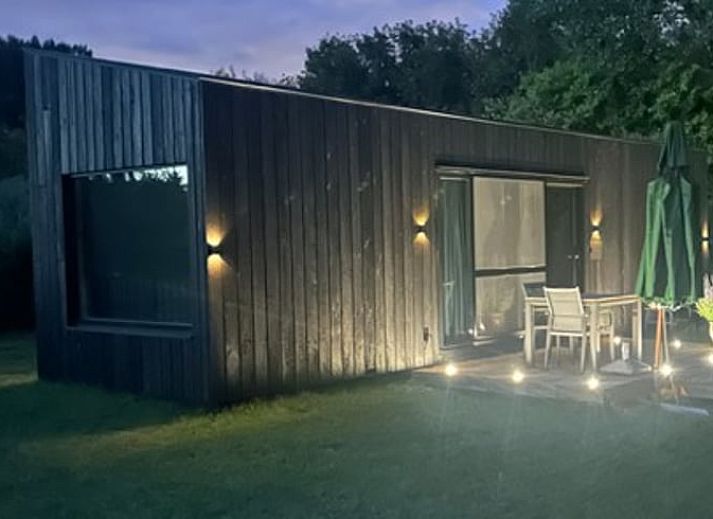 Gemuetliche Essecke im Ferienhaus in Moerzeke, Hamme, mit moderner Kueche und Gartenblick.