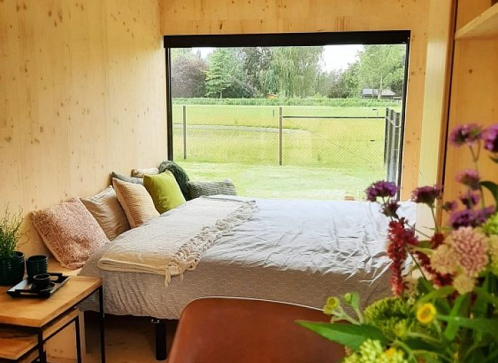 Black Pearl vacation home in Moerzeke, East Flanders, with sunny terrace and pond view.