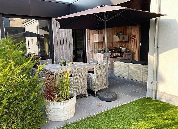 Relax in the luxurious wellness area of Holiday Home Einzigartiger Wellness-Bauernhof in Wichelen, East Flanders, with hot tub and rustic atmosphere.