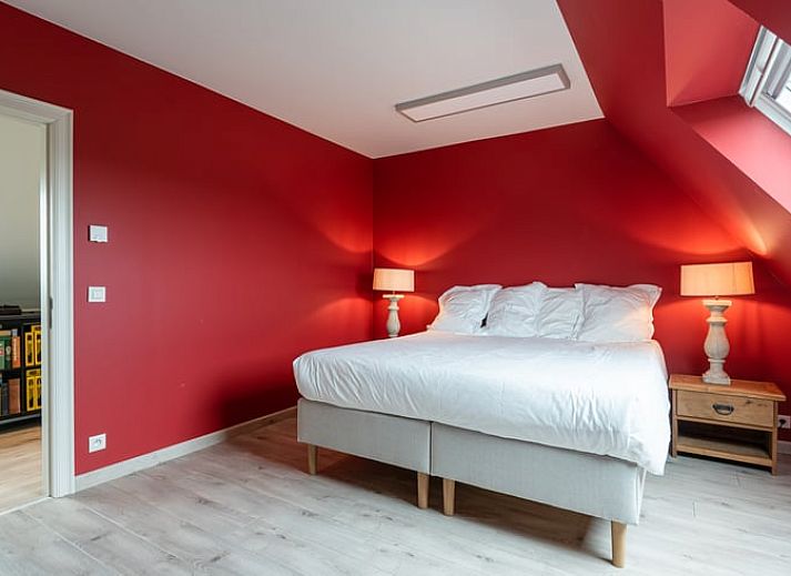 Gemuetliches Wohnzimmer von Cottage in Sint-laureins, Ferienhaus in Ostflandern mit Gartenblick und moderner Einrichtung.