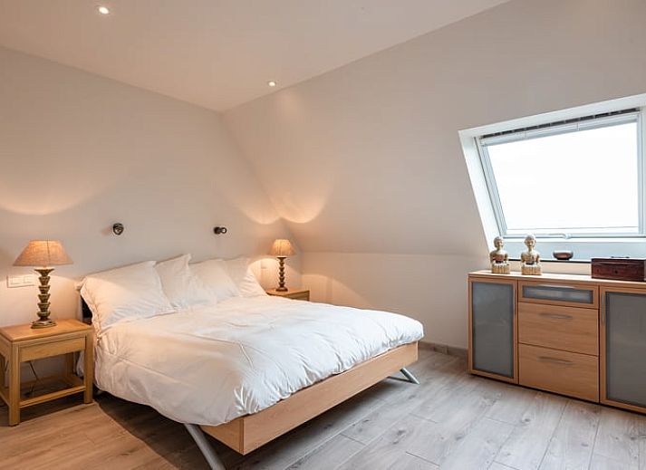 Gemuetliches Wohnzimmer von Cottage in Sint-laureins, Ferienhaus in Ostflandern mit Gartenblick und moderner Einrichtung.