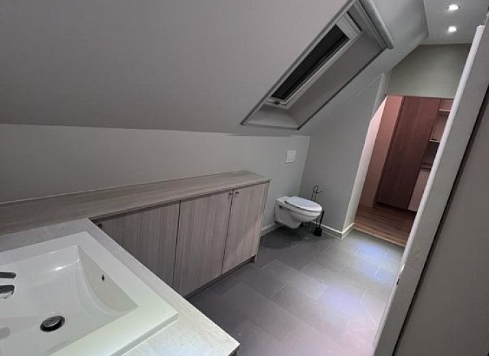 Stijlvol appartementinterieur bij / in Bevere, Oost-Vlaanderen, Belgie, met ruime woonkamer en moderne inrichting.