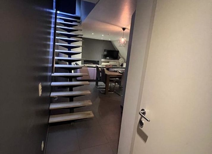 Stijlvol appartementinterieur bij / in Bevere, Oost-Vlaanderen, Belgie, met ruime woonkamer en moderne inrichting.