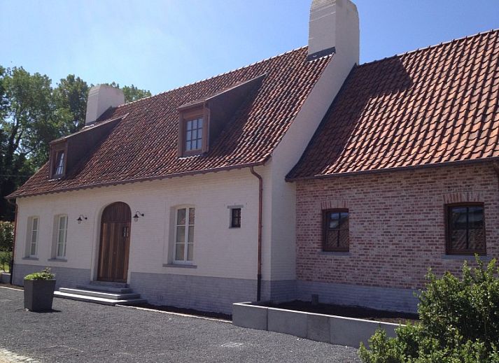 Aerial view of Lozer Lodge, vacation home in Kruisem, East Flanders, surrounded by vast fields.