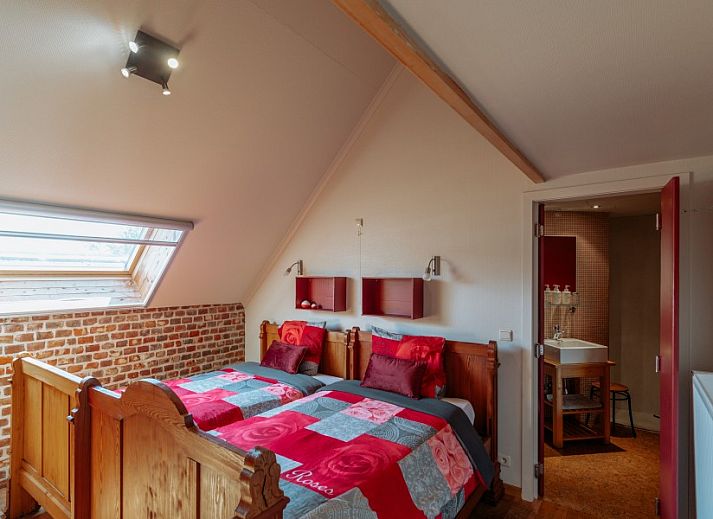 Geraeumiges Esszimmer im Ferienhaus De Bronne, Flaemische Ardennen, Ostflandern, ideal fuer gemuetliche Abendessen.