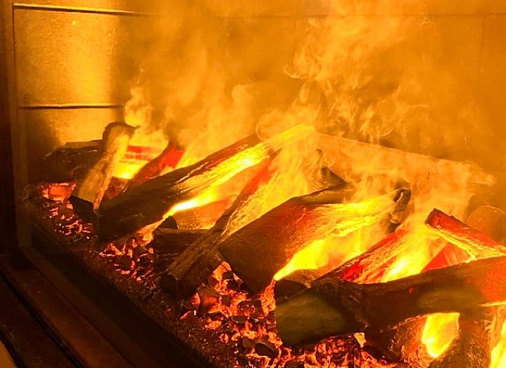 Gezellige hoek met kaarsen in Vakantiehuisje in Landskouter-Oosterzele, Oost-Vlaanderen, Belgie.