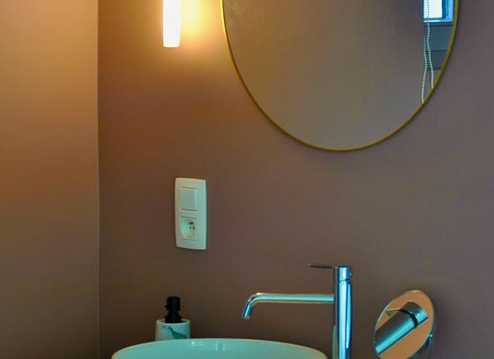 Authentieke houten details in keuken van Vakantiehuisje in Landskouter-Oosterzele, Oost-Vlaanderen, Belgie.